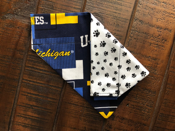 University of Michigan Wolverines Over-the-Collar Reversible Dog Bandana ~ Four Sizes, Optional Personalization